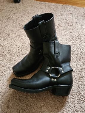 Frye 8R harness leather square toe USA made black western pull on boots 9.5